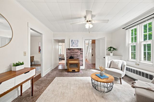 46 Finn St, Northampton, MA 01060