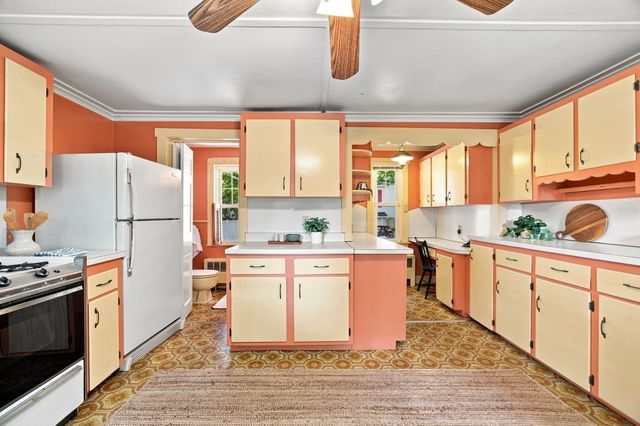 46 Finn St, Northampton, MA 01060