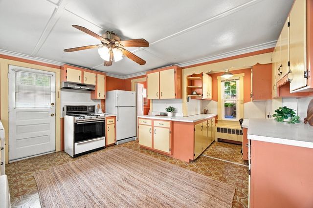 46 Finn St, Northampton, MA 01060