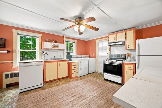 46 Finn St, Northampton, MA 01060