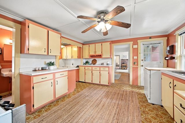 46 Finn St, Northampton, MA 01060