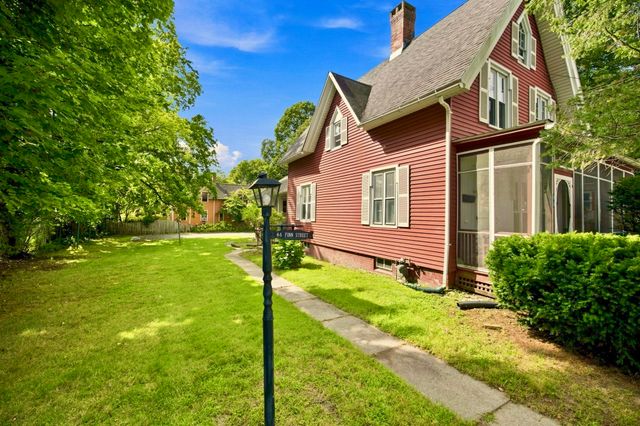 46 Finn St, Northampton, MA 01060