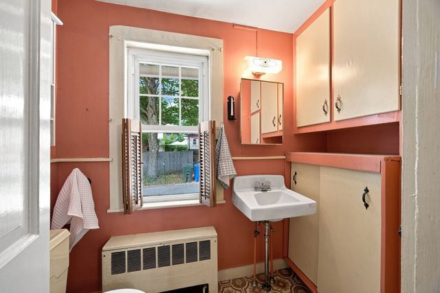 46 Finn St, Northampton, MA 01060