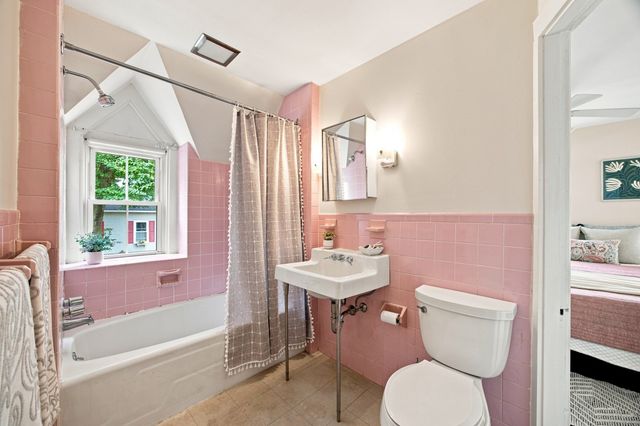 46 Finn St, Northampton, MA 01060