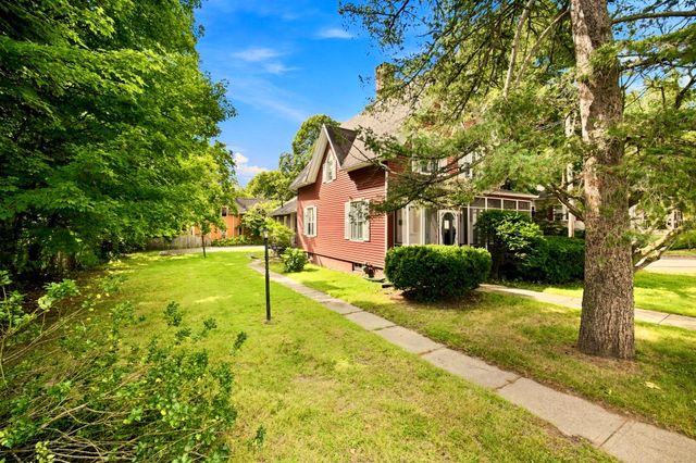 46 Finn St, Northampton, MA 01060
