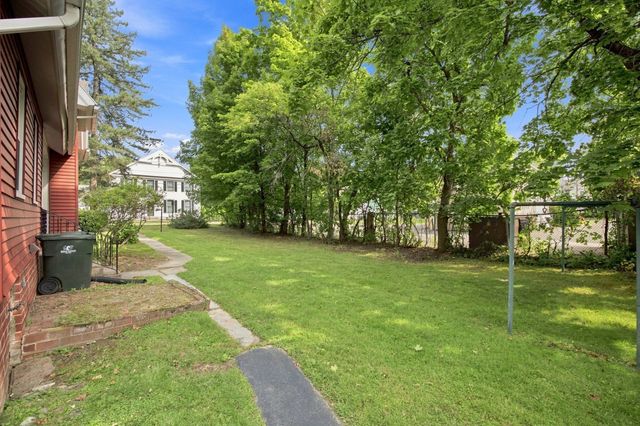 46 Finn St, Northampton, MA 01060