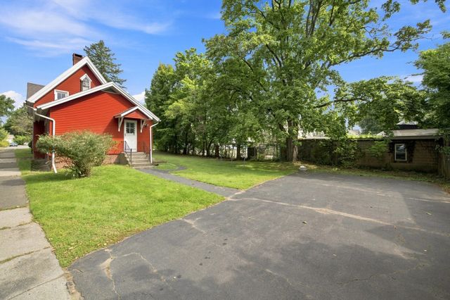 46 Finn St, Northampton, MA 01060