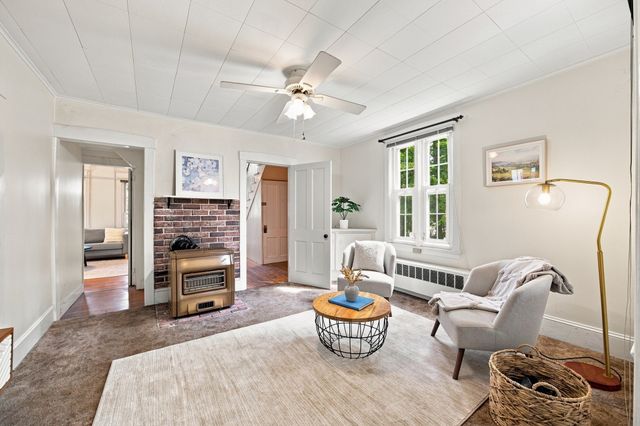 46 Finn St, Northampton, MA 01060