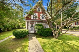 46 Finn St, Northampton, MA 01060
