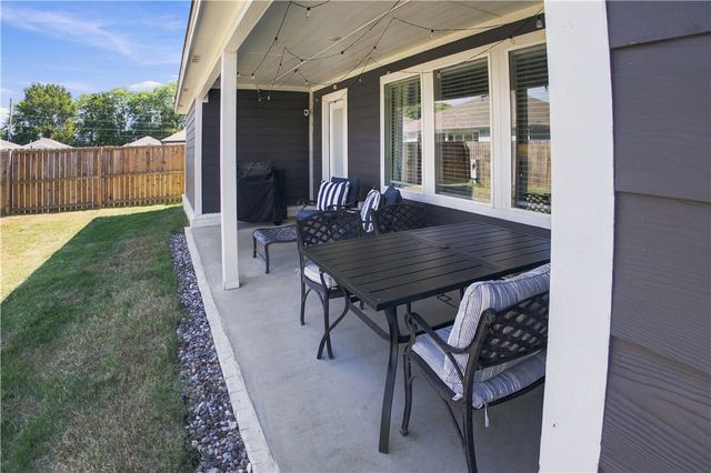 2687 Snowball Drive, Fayetteville, AR 72704
