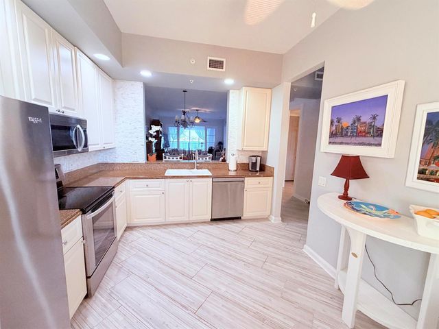 3 E Harbour Isle Drive E 204, Fort Pierce, FL 34949