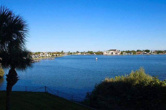 3 E Harbour Isle Drive E 204, Fort Pierce, FL 34949