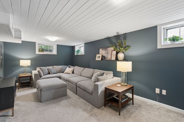 2905 47th Street, Des Moines, IA 50310