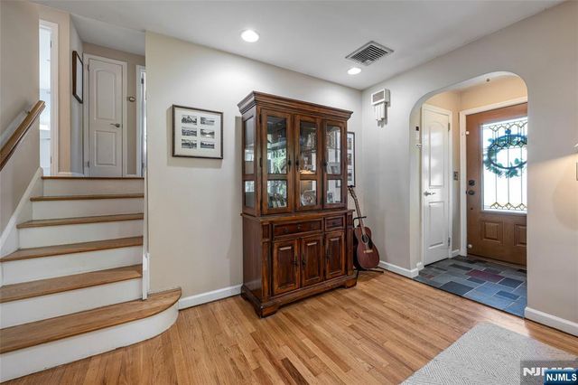 114 Summit Avenue, Waldwick, NJ 07463
