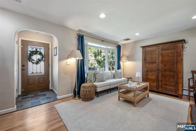 114 Summit Avenue, Waldwick, NJ 07463