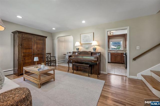 114 Summit Avenue, Waldwick, NJ 07463