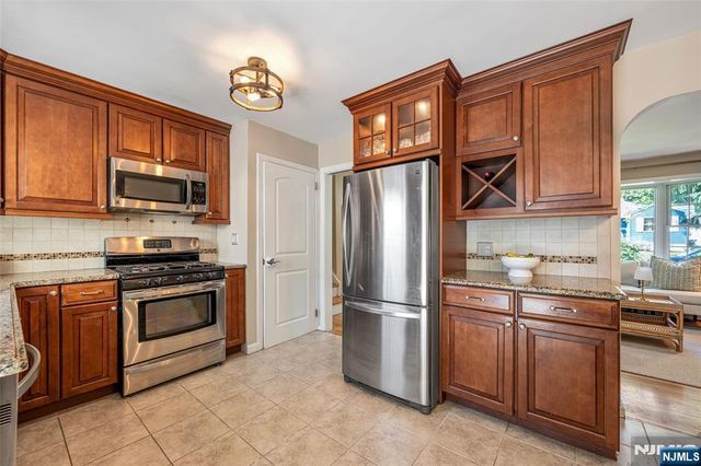 114 Summit Avenue, Waldwick, NJ 07463