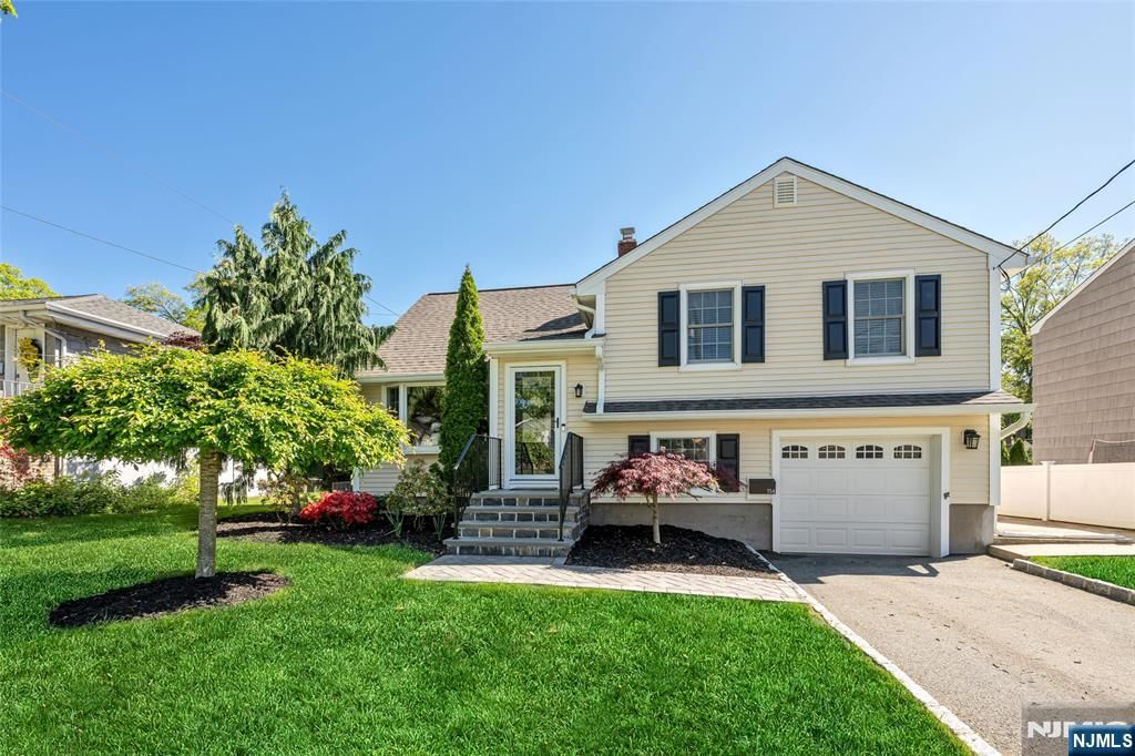 114 Summit Avenue, Waldwick, NJ 07463