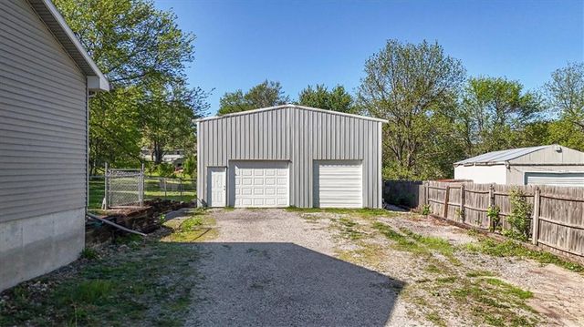 1820 E Morgan Road, Independence, MO 64050