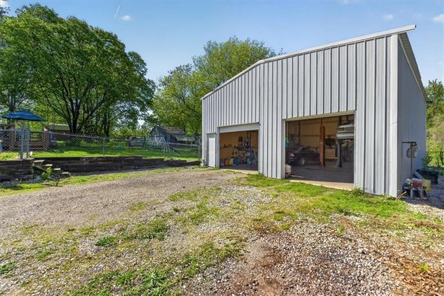 1820 E Morgan Road, Independence, MO 64050