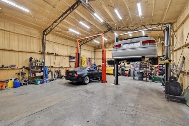 1820 E Morgan Road, Independence, MO 64050