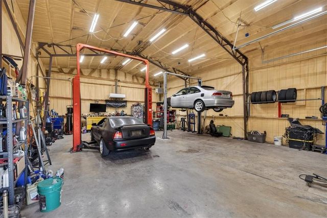 1820 E Morgan Road, Independence, MO 64050