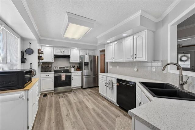 1820 E Morgan Road, Independence, MO 64050