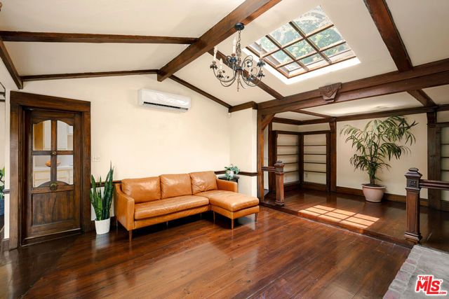 6149 W Glen Holly Street, Los Angeles, CA 90068
