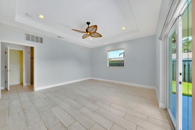 2388 E EDGEWATER Drive, Palm Beach Gardens, FL 33410