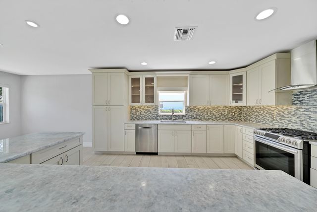 2388 E EDGEWATER Drive, Palm Beach Gardens, FL 33410