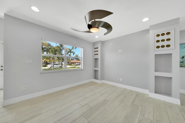 2388 E EDGEWATER Drive, Palm Beach Gardens, FL 33410