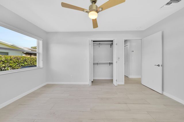 2388 E EDGEWATER Drive, Palm Beach Gardens, FL 33410