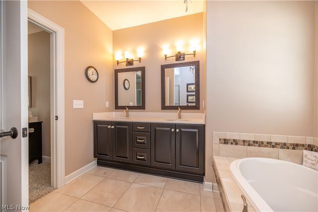 20000 Crowberry Court, North Lima, OH 44452