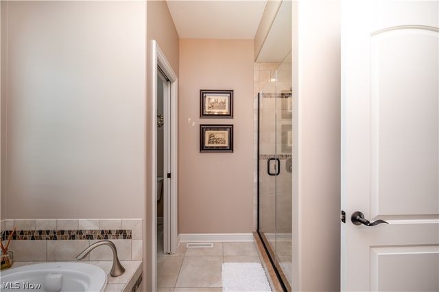 20000 Crowberry Court, North Lima, OH 44452
