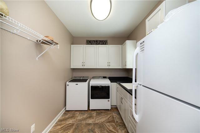 20000 Crowberry Court, North Lima, OH 44452