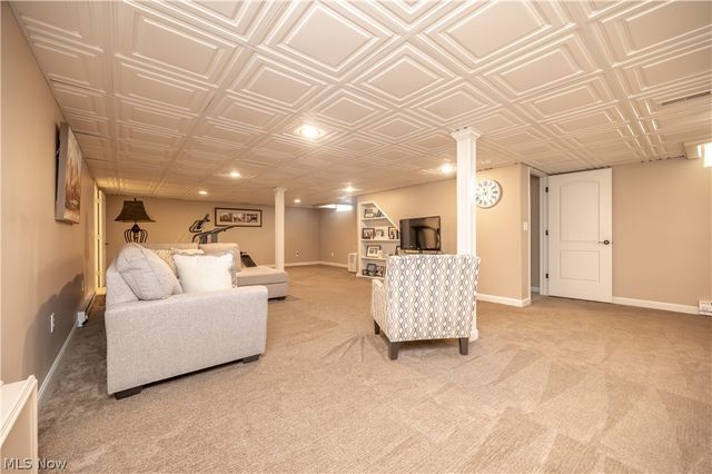 20000 Crowberry Court, North Lima, OH 44452