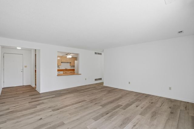 507 COLUMBIA DR APT J, Columbia, MO 65201