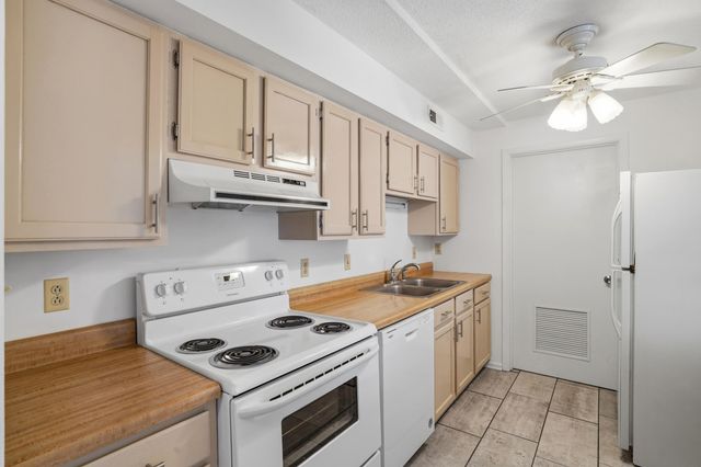 507 COLUMBIA DR APT J, Columbia, MO 65201