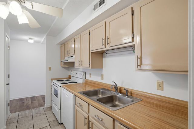 507 COLUMBIA DR APT J, Columbia, MO 65201