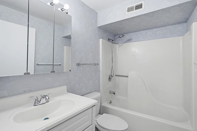 507 COLUMBIA DR APT J, Columbia, MO 65201