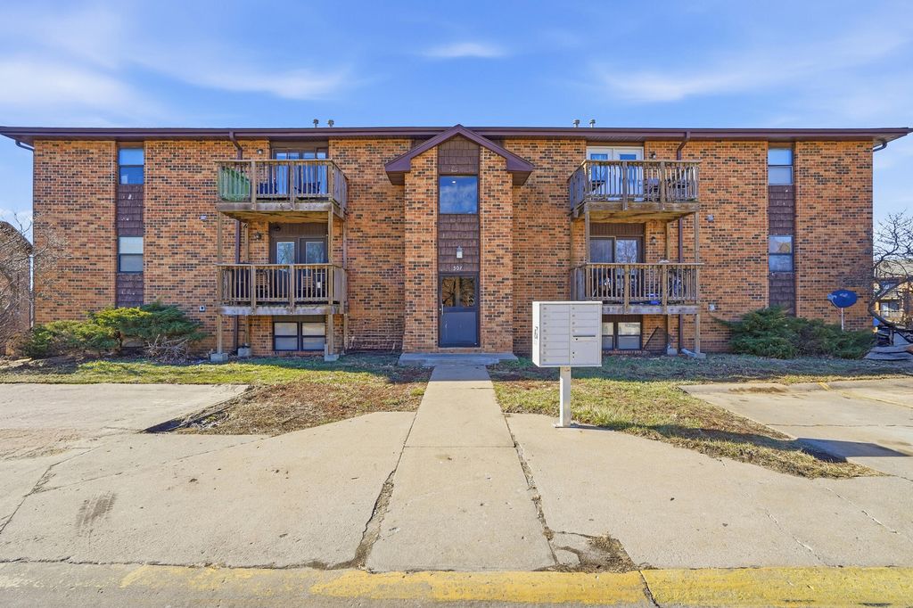 507 COLUMBIA DR APT J, Columbia, MO 65201