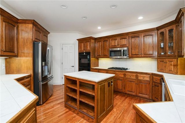 204 Fall Creek Road, Lawrence, KS 66049