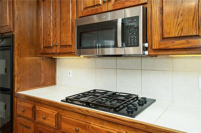 204 Fall Creek Road, Lawrence, KS 66049