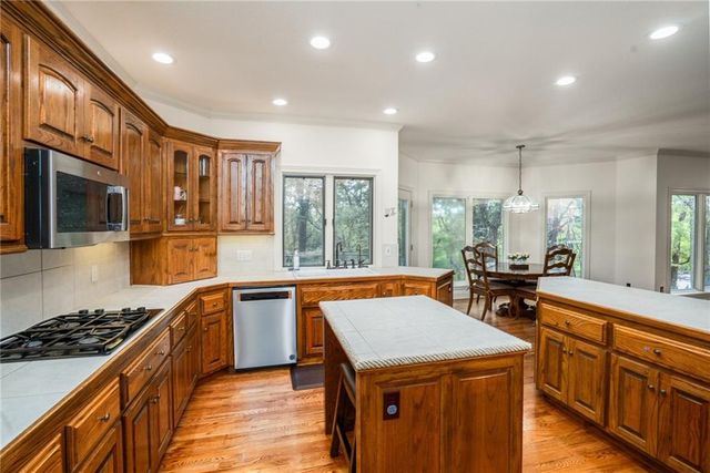 204 Fall Creek Road, Lawrence, KS 66049
