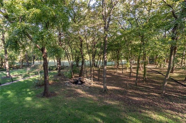 204 Fall Creek Road, Lawrence, KS 66049