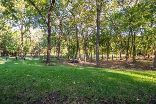 204 Fall Creek Road, Lawrence, KS 66049
