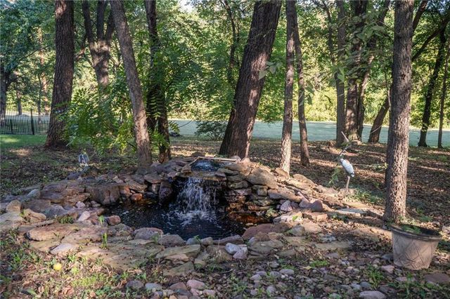 204 Fall Creek Road, Lawrence, KS 66049