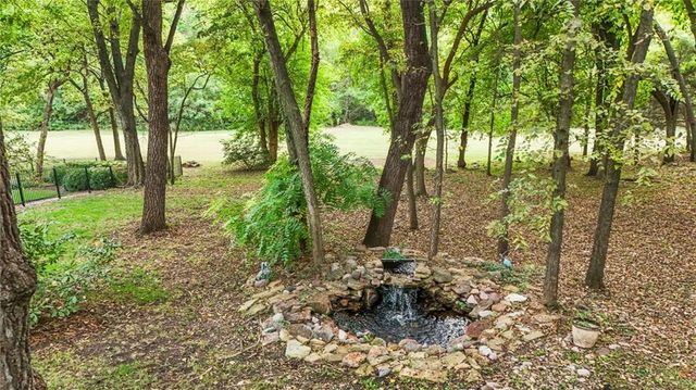 204 Fall Creek Road, Lawrence, KS 66049