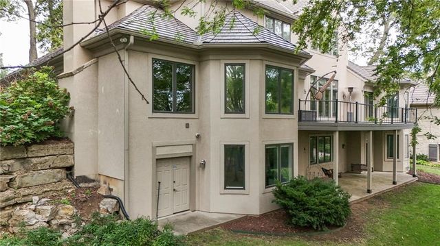204 Fall Creek Road, Lawrence, KS 66049