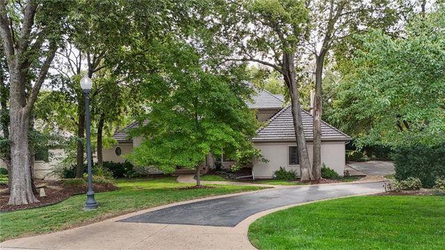 204 Fall Creek Road, Lawrence, KS 66049